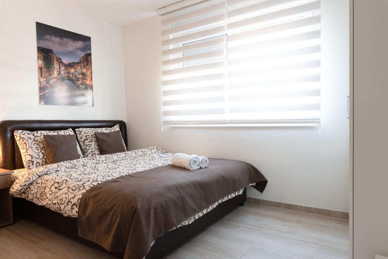 Apartmani Centar Lux New Zrenjanin Exterior foto
