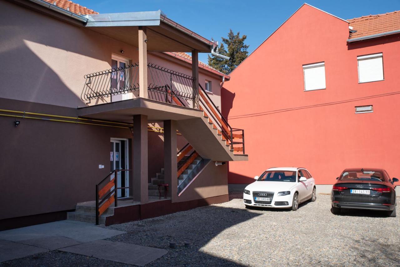Apartmani Centar Lux New Zrenjanin Exterior foto